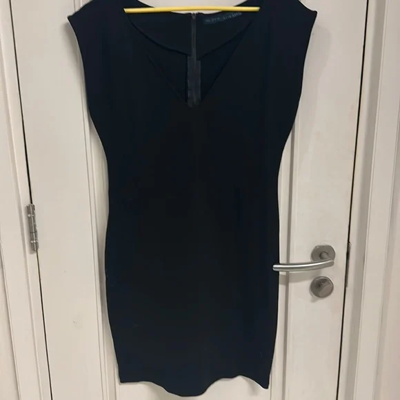 Zara Classic Black sleeveless dress with deep V-neck and zip at the back! NWOT - Picture 1 of 8